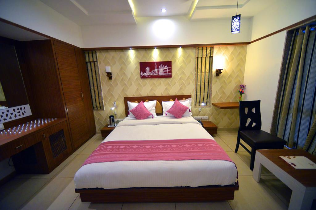 The Grand Imperial Hotel Morbi 外观 照片